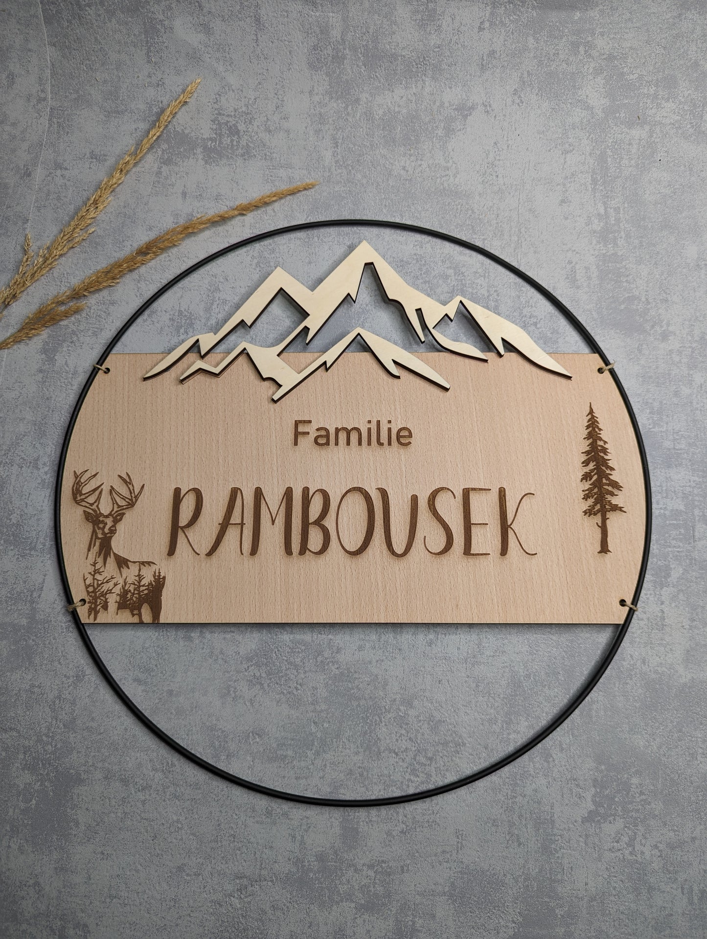 Familien-Wanddeko Holzschild mit Bergmotiv - Die Bildschneiderei