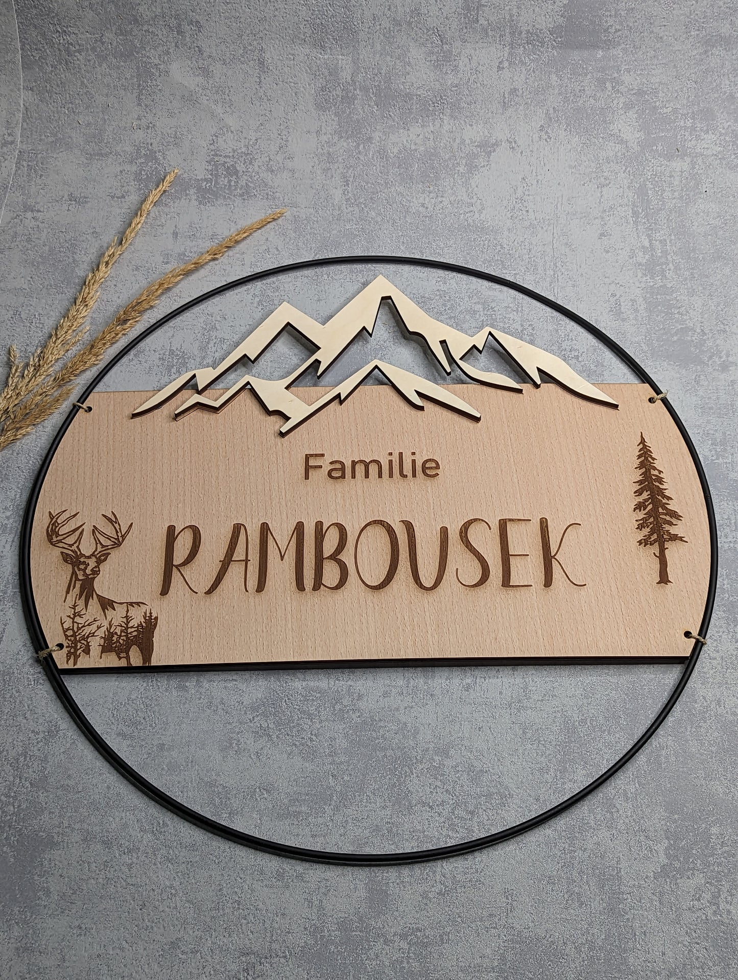Familien-Wanddeko Holzschild mit Bergmotiv - Die Bildschneiderei