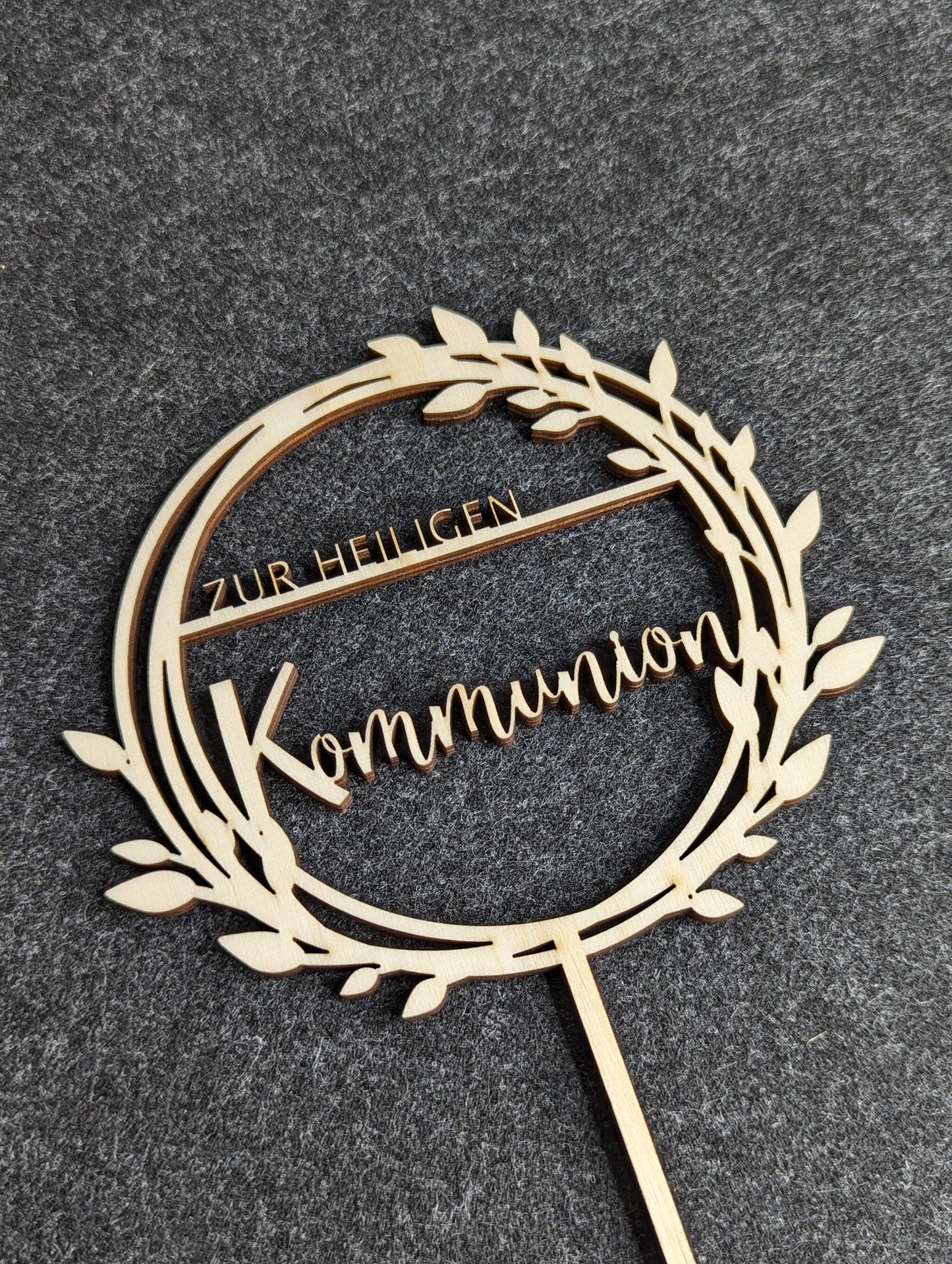 Personalisierter Caketopper 'Zur Heiligen Kommunion' Ø12,5cm Pappelsperrholz - Die Bildschneiderei