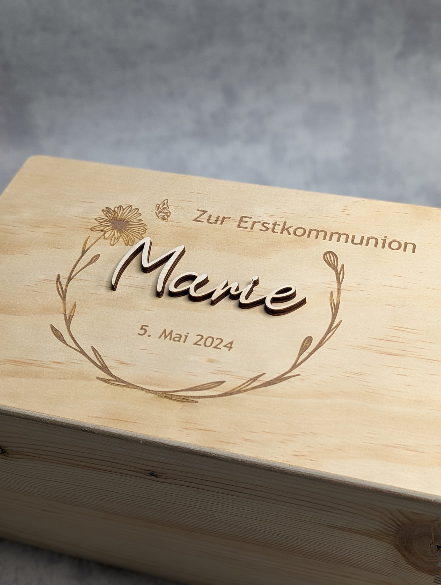 Personalisierte Erinnerungsbox zur Erstkommunion