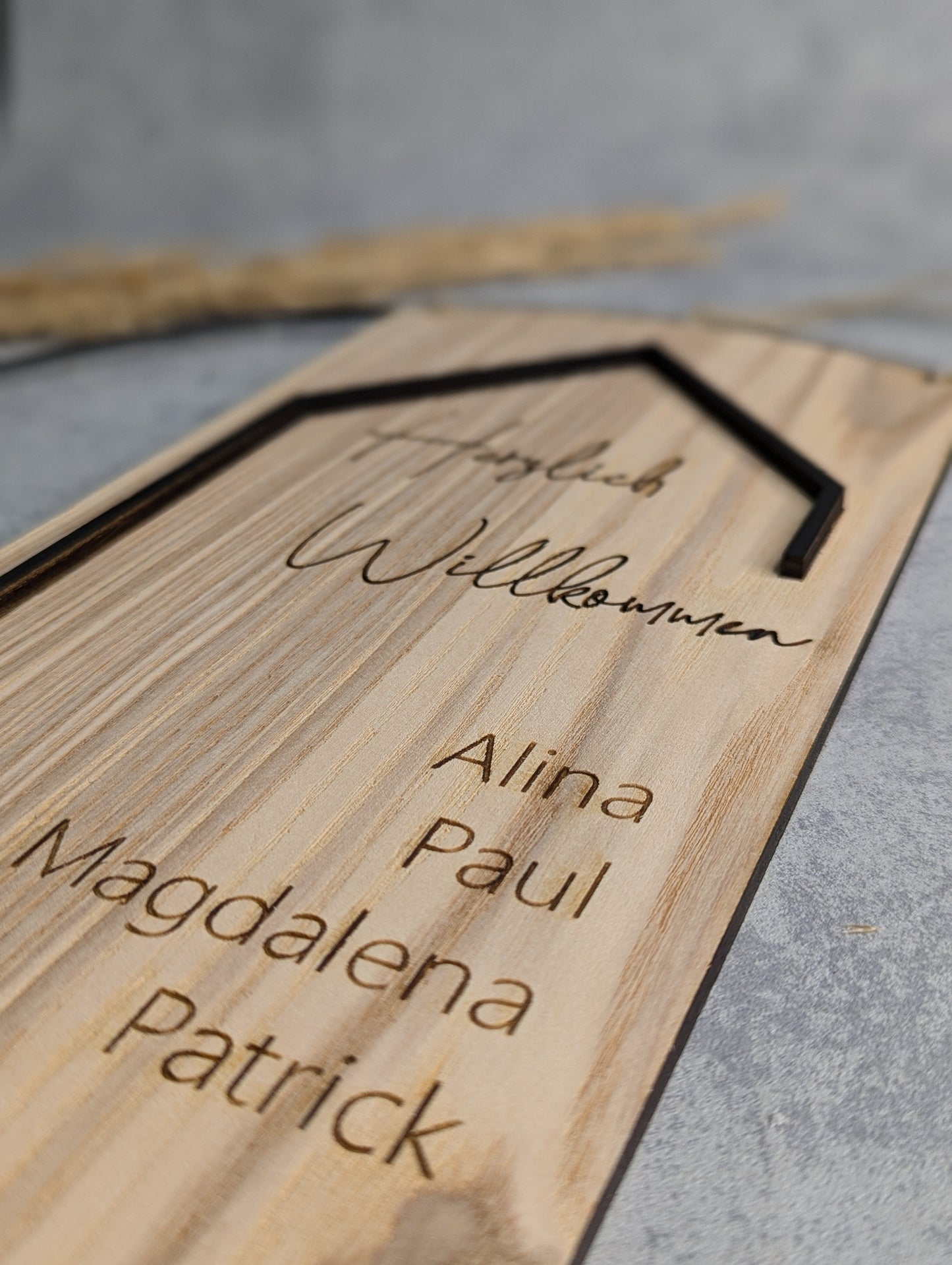 Willkommensschild aus Holz mit Stahlring (Loop 30/40cm)