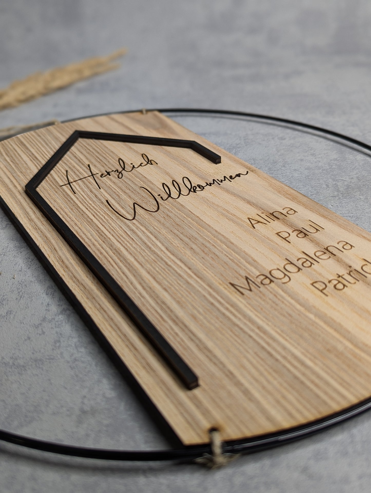 Willkommensschild aus Holz mit Stahlring (Loop 30/40cm)
