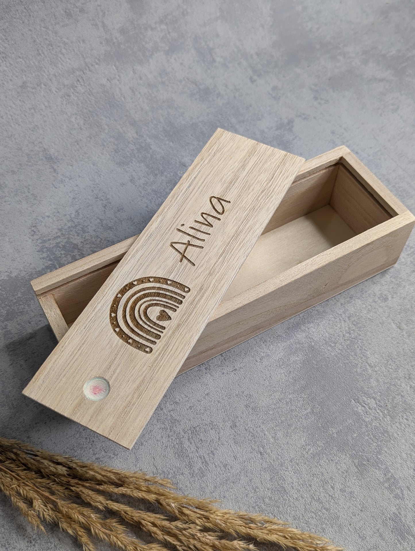 Stiftebox aus Holz personalisiert - Die Bildschneiderei