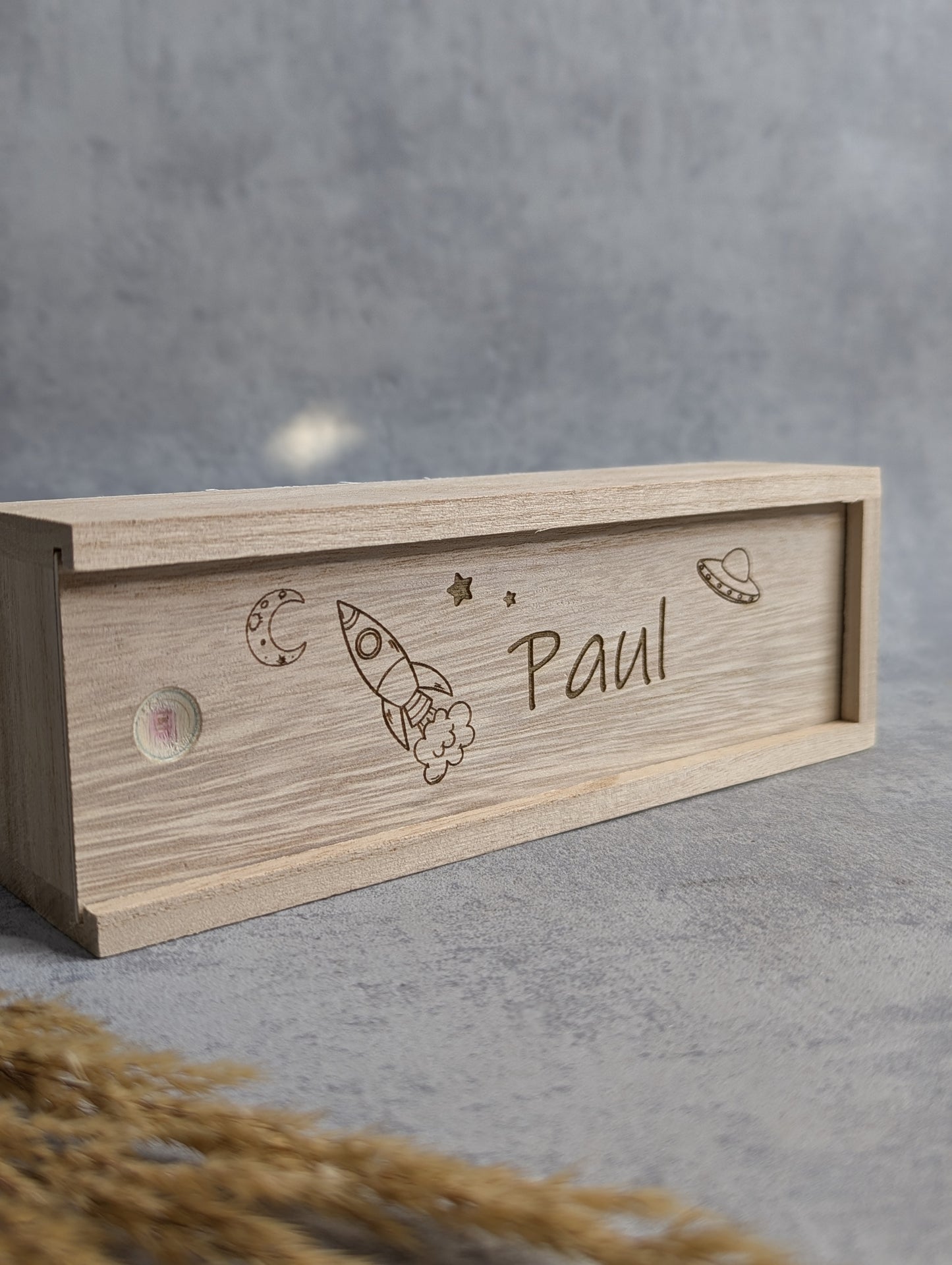 Stiftebox aus Holz personalisiert - Die Bildschneiderei