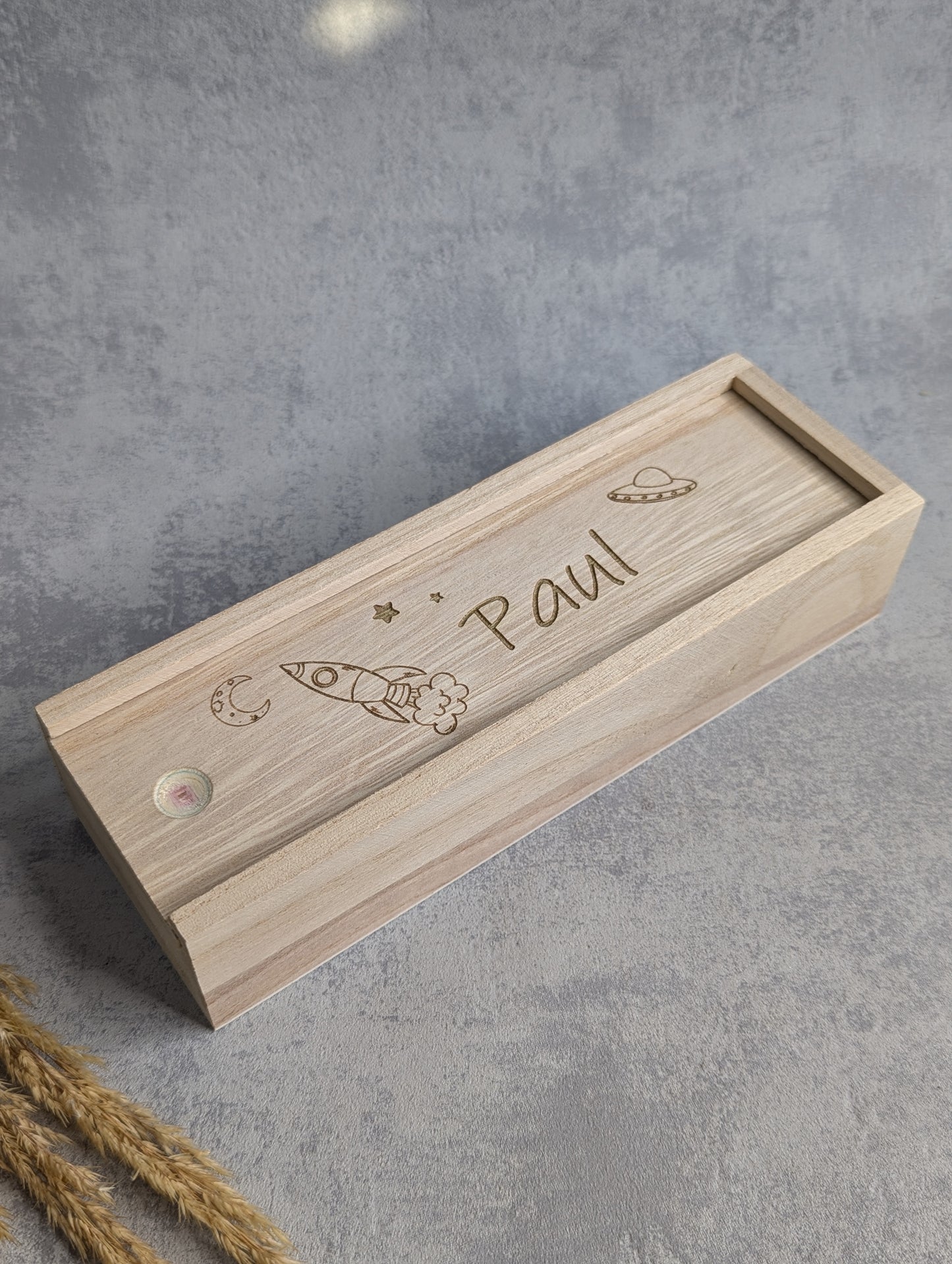 Stiftebox aus Holz personalisiert - Die Bildschneiderei
