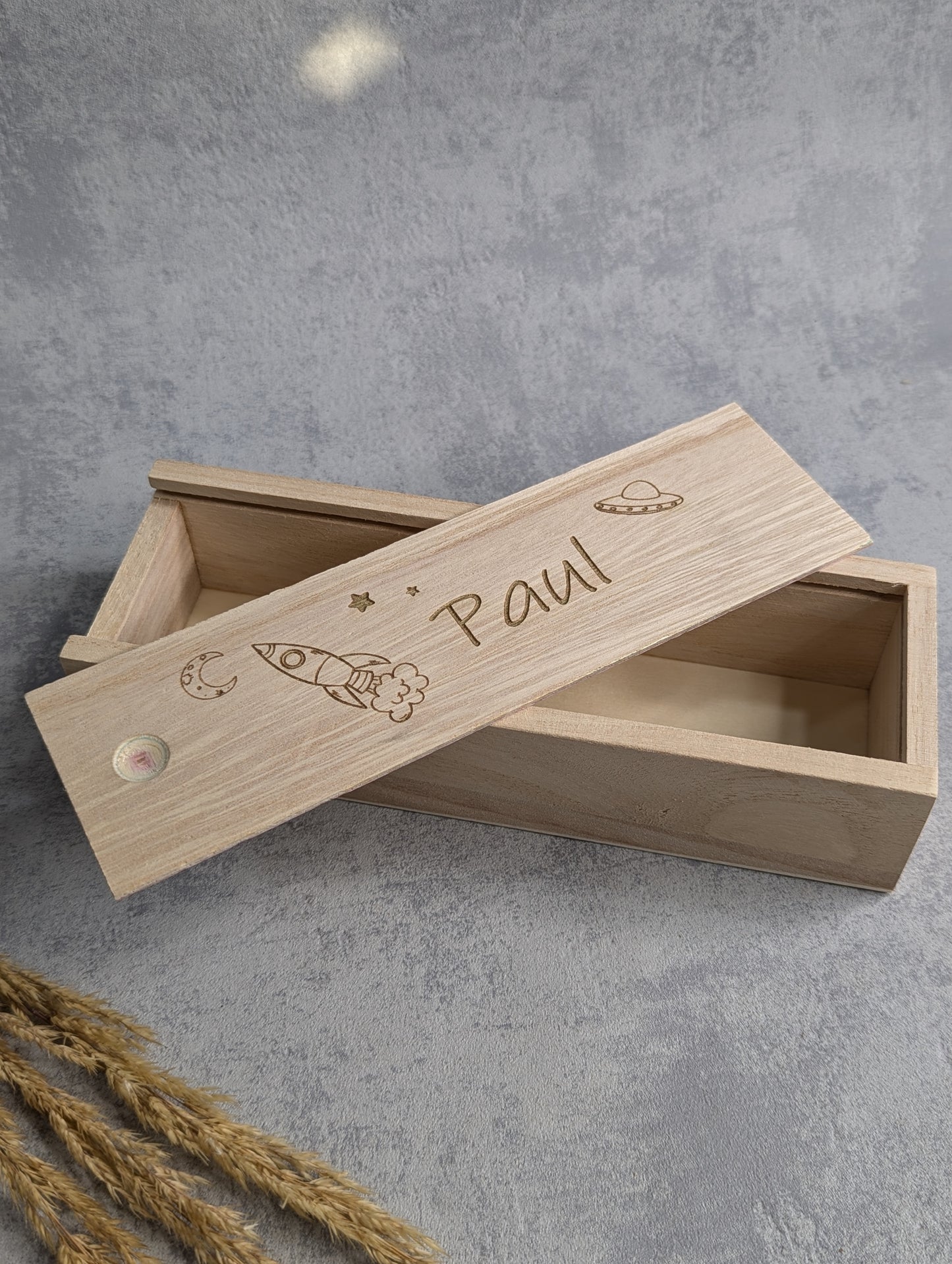 Stiftebox aus Holz personalisiert - Die Bildschneiderei