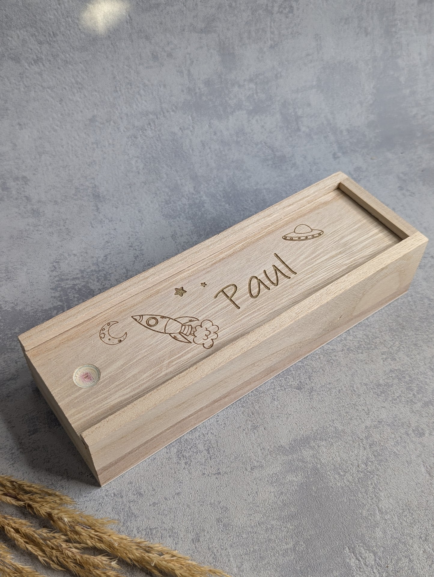 Stiftebox aus Holz personalisiert - Die Bildschneiderei