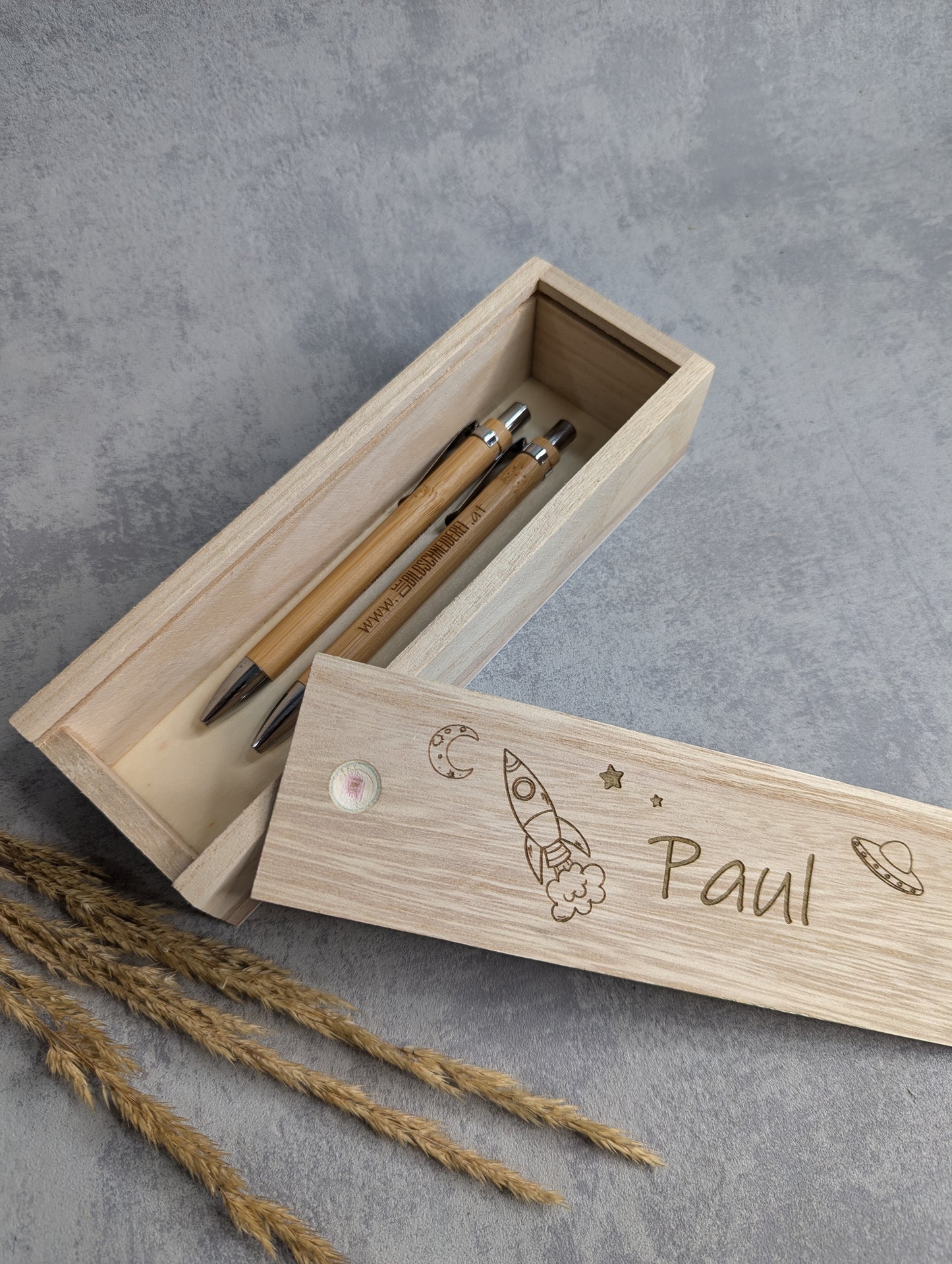 Stiftebox aus Holz personalisiert - Die Bildschneiderei