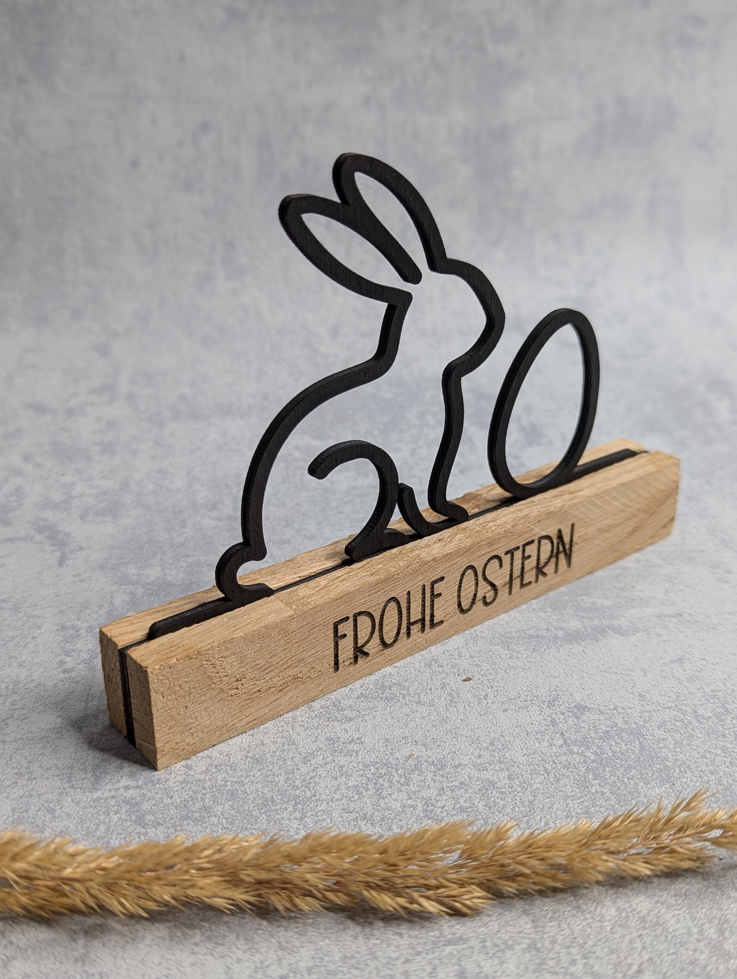 Osterdeko aus Holz – Hase & Ei mit Gravur „Frohe Ostern“ - Die Bildschneiderei