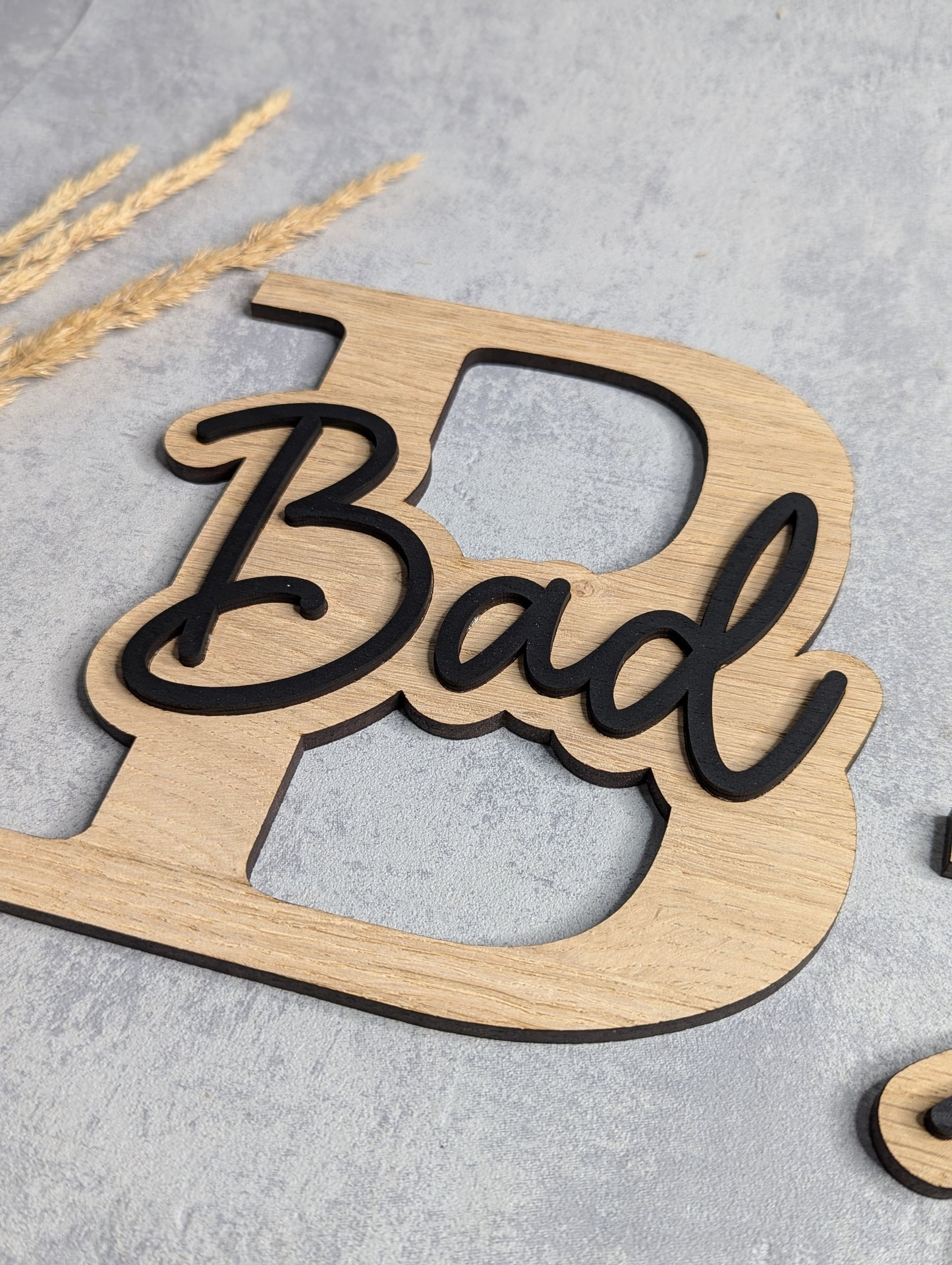 Personalisierte Türschilder aus Holz – Dekorative Buchstaben mit Schriftzug