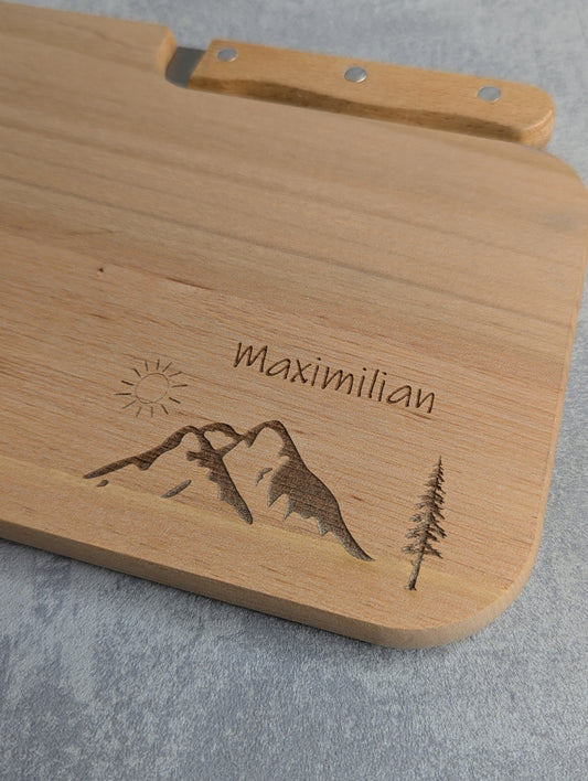 Frühstücksbrettchen Holz personalisiert – Bergmotiv & Gravur - Die Bildschneiderei