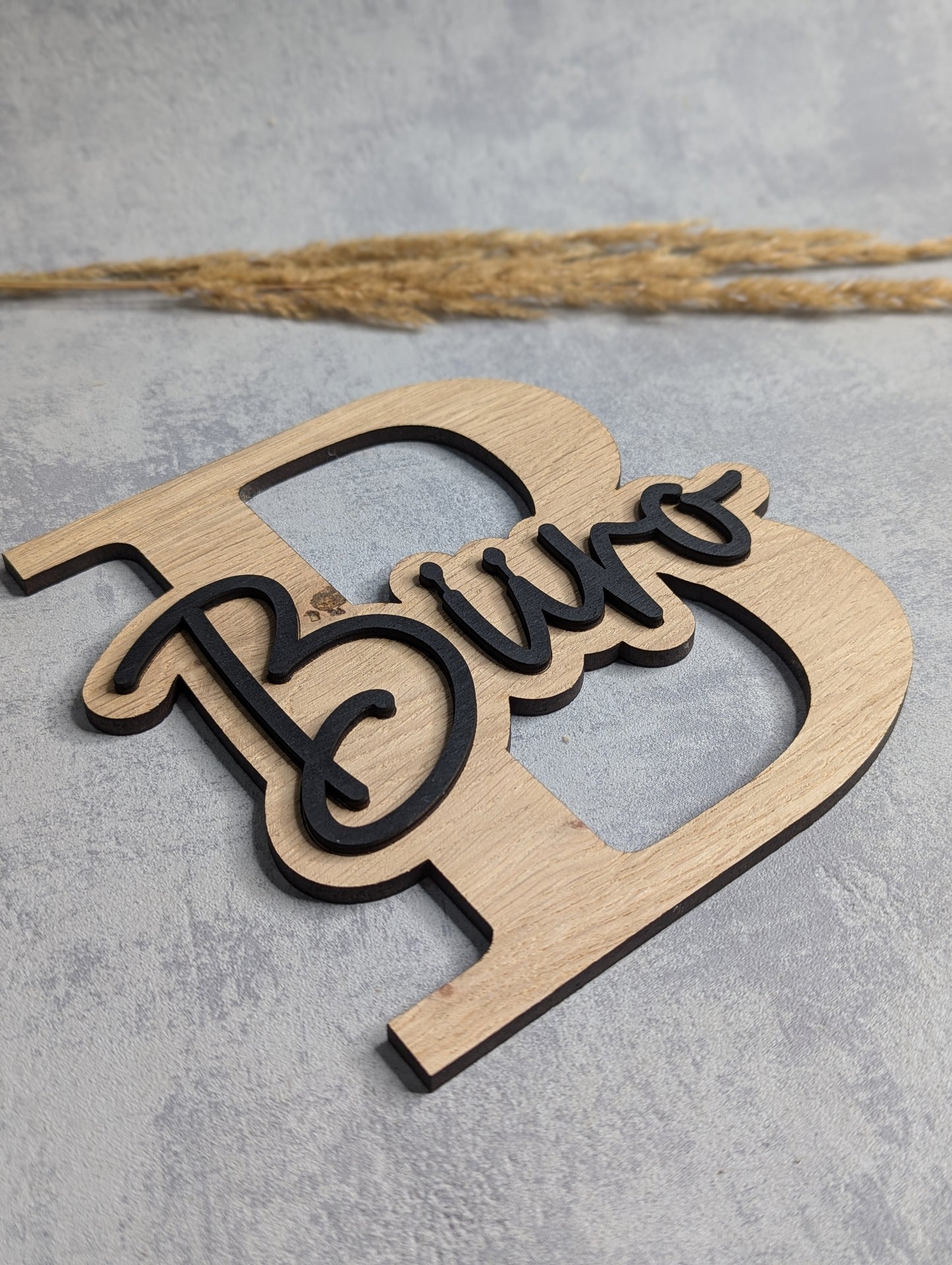 Personalisierte Türschilder aus Holz – Dekorative Buchstaben mit Schriftzug