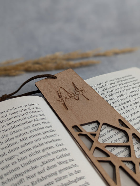 Personalisiertes Holz-Lesezeichen mit Gravur - Buchenholz - Die Bildschneiderei