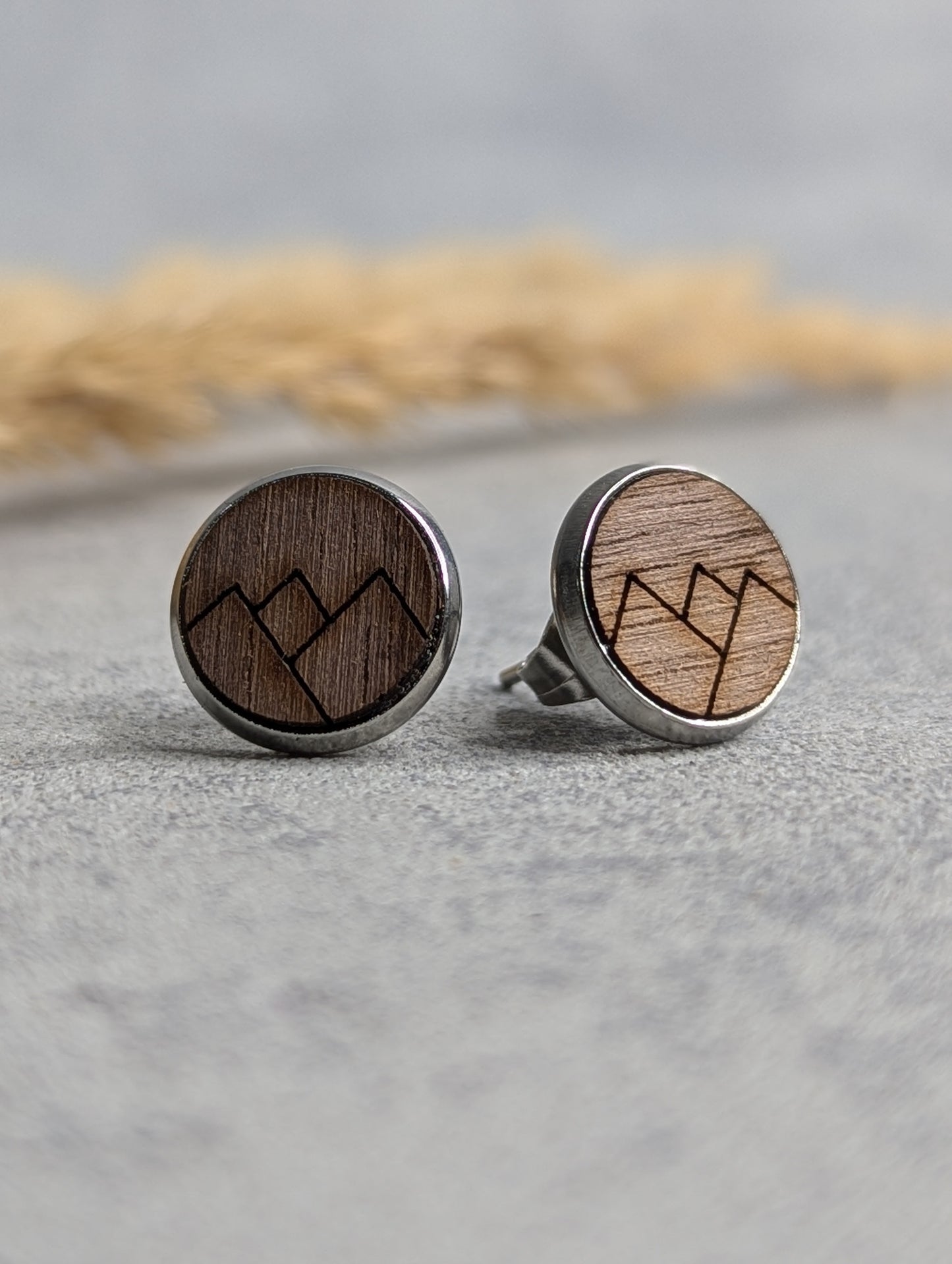 Ohrstecker aus Holz (Bergmotiv 12mm)