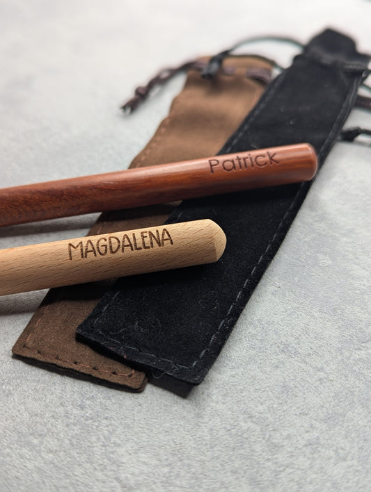 Personalisierter Holz-Kugelschreiber mit Gravur – Geschenkidee - Die Bildschneiderei