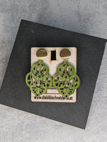 Handgefertigte Holzohrringe mit farbigen Ornamenten - Die Bildschneiderei