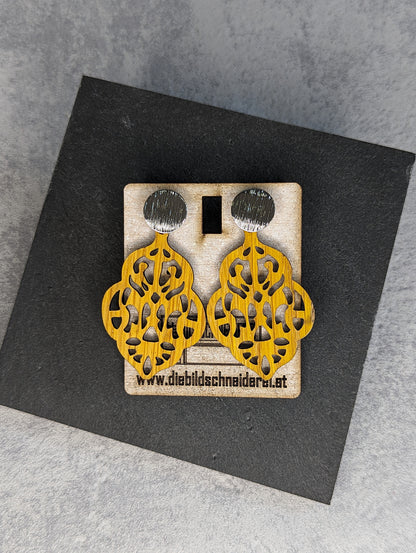 Handgefertigte Holzohrringe mit farbigen Ornamenten - Die Bildschneiderei