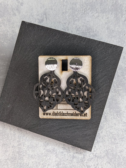 Handgefertigte Holzohrringe mit farbigen Ornamenten - Die Bildschneiderei