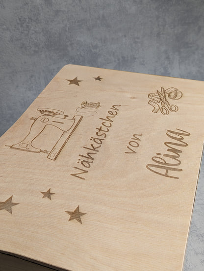 Personalisiertes Nähkästchen aus Holz - Die Bildschneiderei