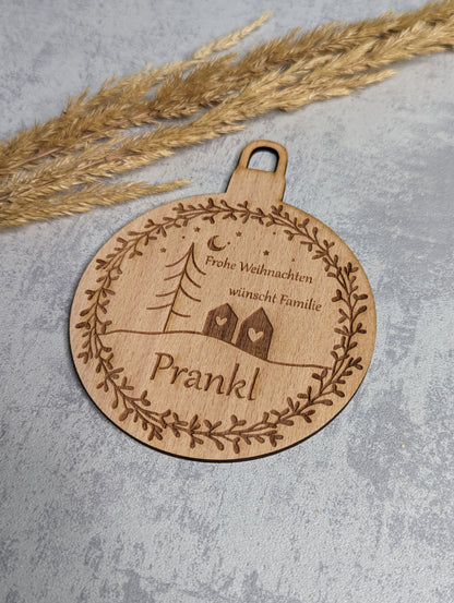 Personalisierte Weihnachtskugel aus Buchenholz - Die Bildschneiderei