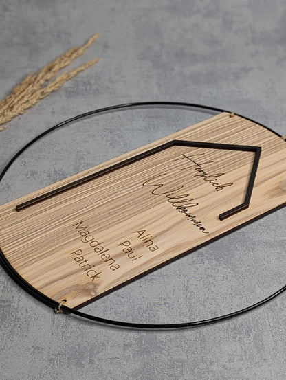 Personalisierte Holzdeko mit Lasergravur – Willkommenstafel mit Familiennamen