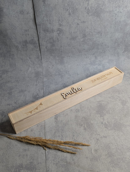 Personalisierte Holzbox für Taufkerze - Die Bildschneiderei