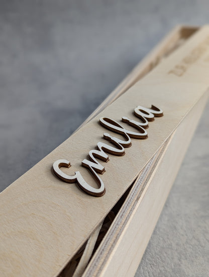 Personalisierte Holzbox für Taufkerze - Die Bildschneiderei