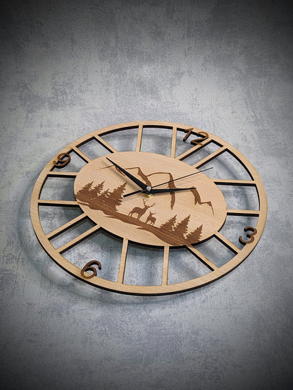 Wanduhr Jäger aus Buchenholz 29cm - Die Bildschneiderei