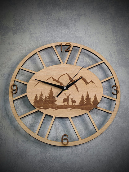 Wanduhr Jäger aus Buchenholz 29cm - Die Bildschneiderei