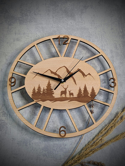 Wanduhr Jäger aus Buchenholz 29cm - Die Bildschneiderei