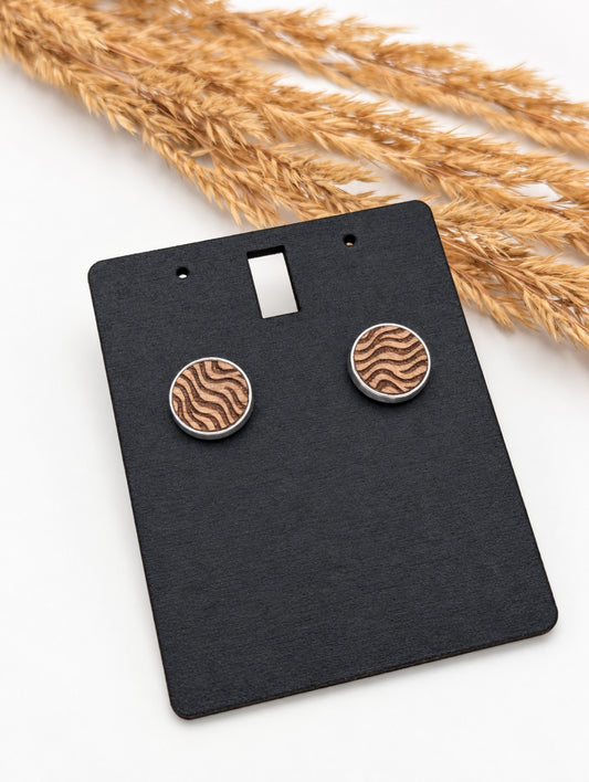 Holz-Ohrstecker mit Wellen-Motiv und silberfarbener Edelstahlfassung, 12 mm