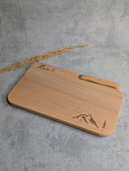 Frühstücksbrettchen Holz personalisiert – Bergmotiv & Gravur - Die Bildschneiderei