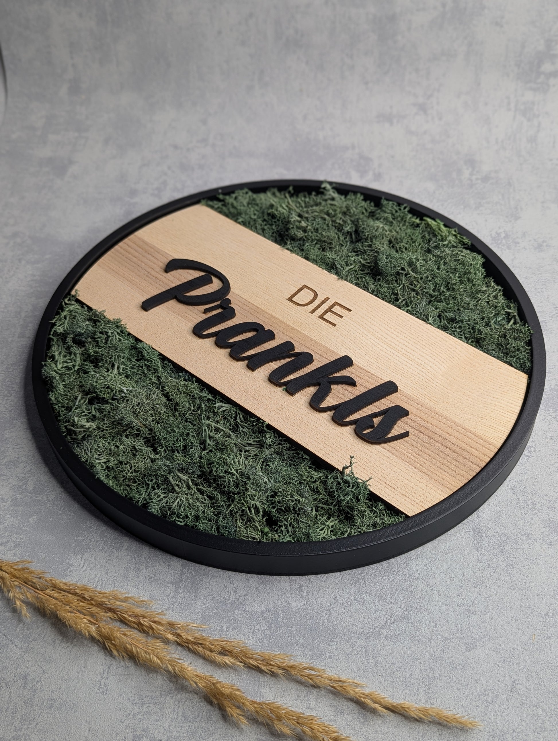 Personalisiertes Türschild mit echtem Moos - Die Bildschneiderei