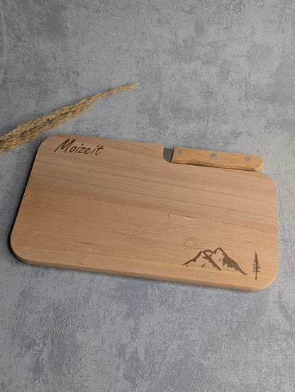 Frühstücksbrettchen Holz personalisiert – Bergmotiv & Gravur - Die Bildschneiderei