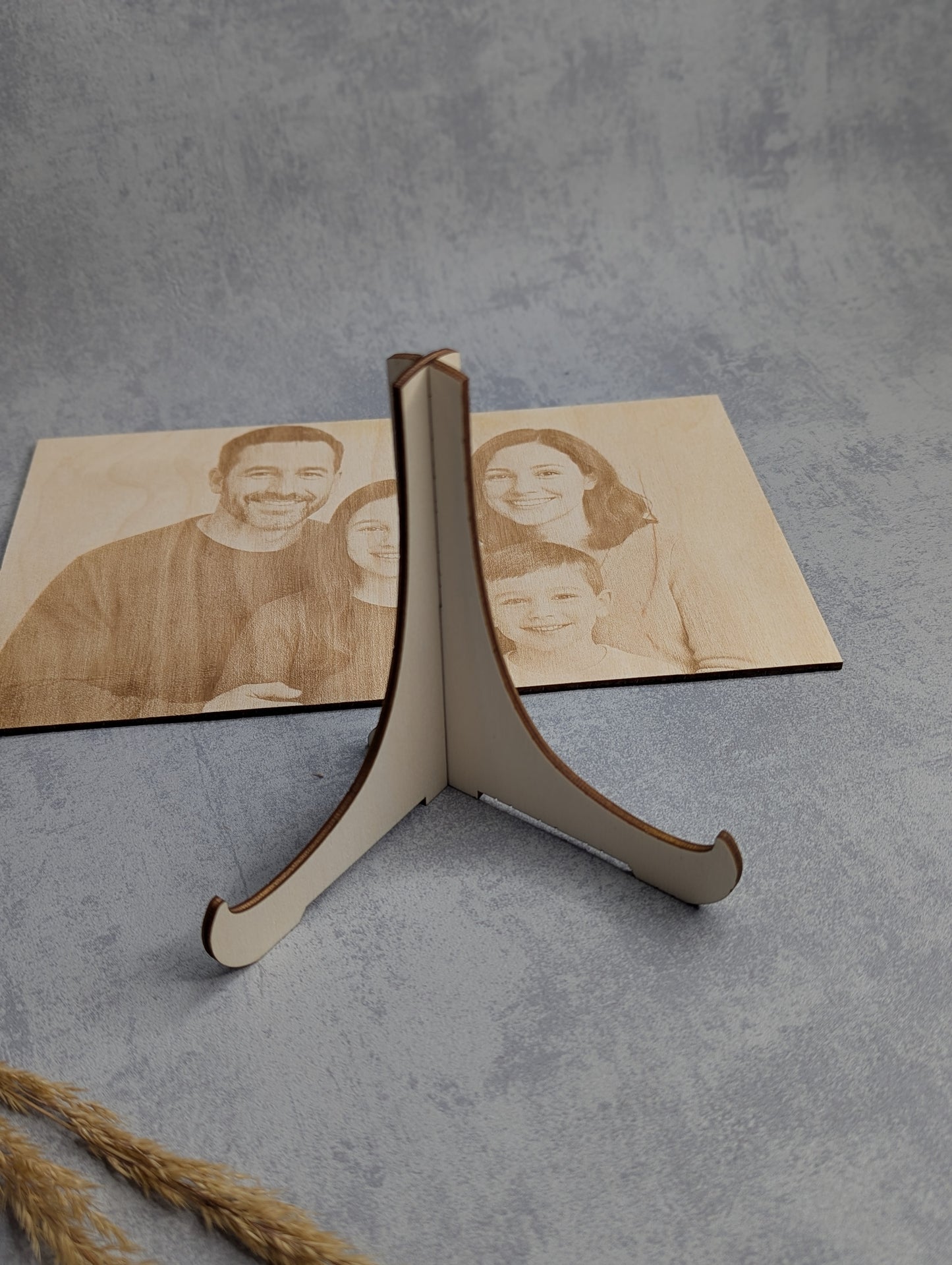 Personalisierter Fotoaufsteller aus Holz - Lasergraviertes Foto