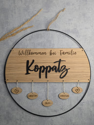 Türschild für Familien mit Herz-Platzhaltern und Schnur