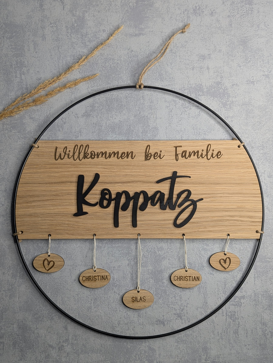 Türschild für Familien mit Herz-Platzhaltern und Schnur