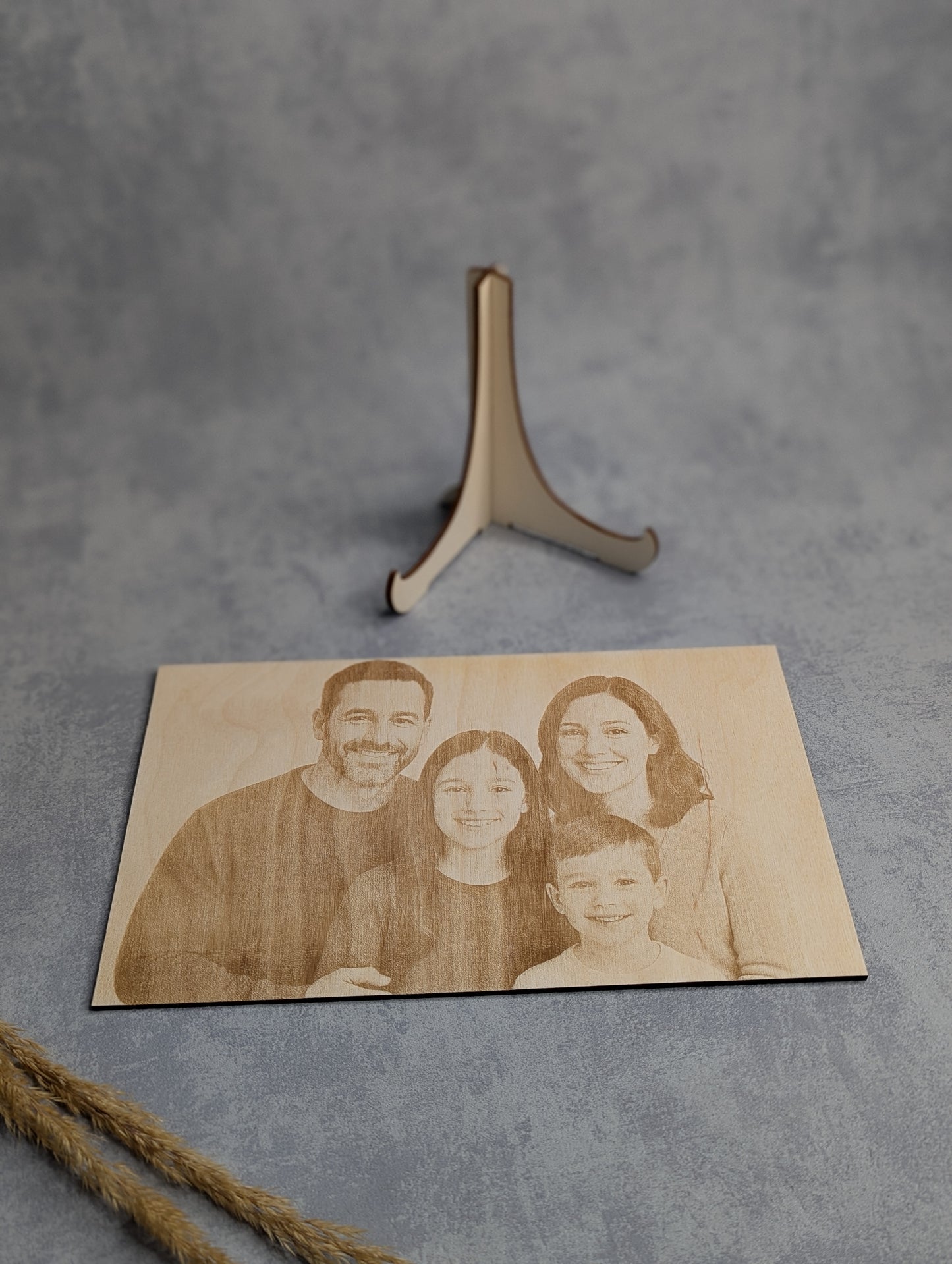 Personalisierter Fotoaufsteller aus Holz - Lasergraviertes Foto
