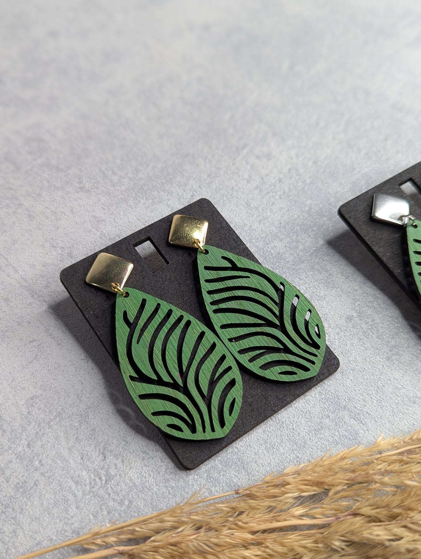 Ohrringe Tropfen Eichenholz Grün