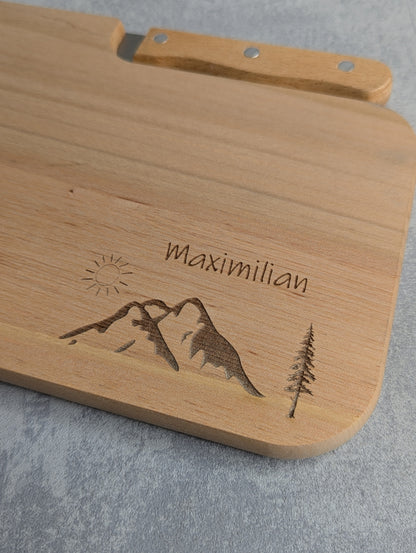 Frühstücksbrettchen Holz personalisiert – Bergmotiv & Gravur - Die Bildschneiderei