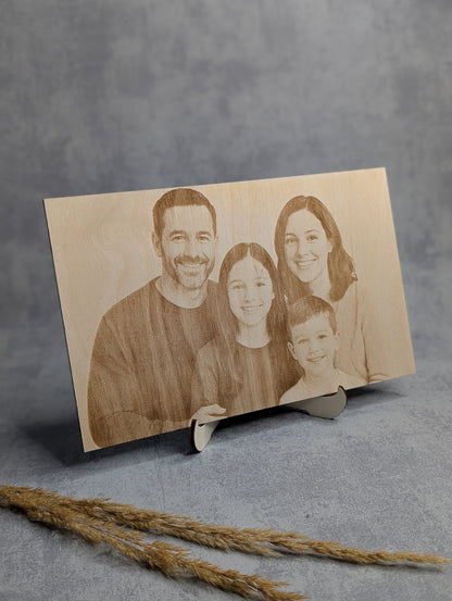 Personalisierter Fotoaufsteller aus Holz - Lasergraviertes Foto
