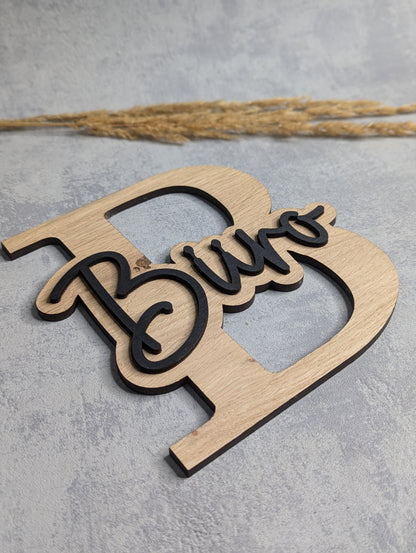 Holz Türschild mit Buchstabe & Schriftzug – Personalisierte Raumbeschriftung - Die Bildschneiderei