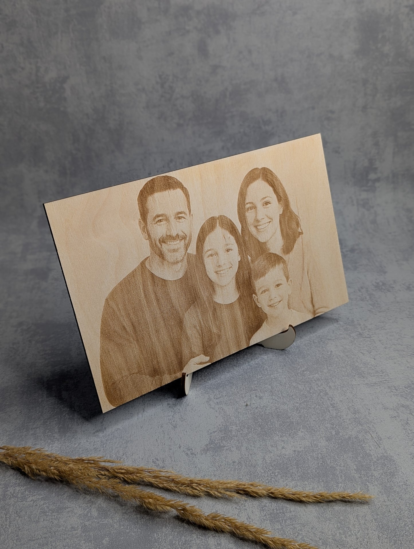 Personalisierter Fotoaufsteller aus Holz - Lasergraviertes Foto