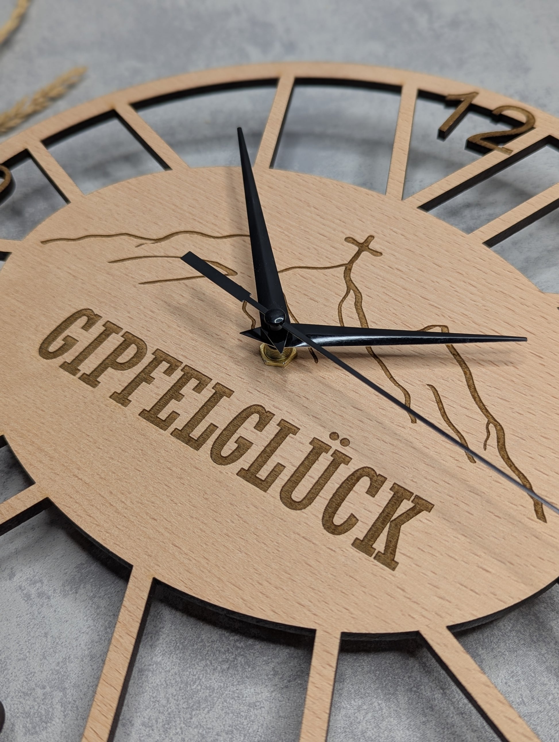 Wanduhr Gipfelglück - Die Bildschneiderei